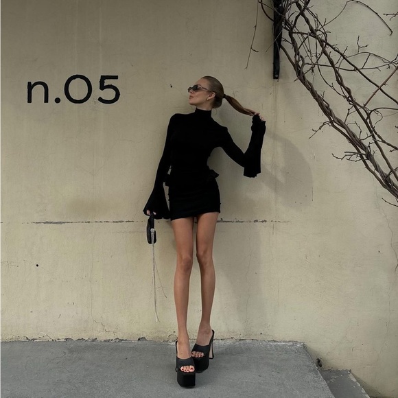 Black shorts - Picture 9 of 11